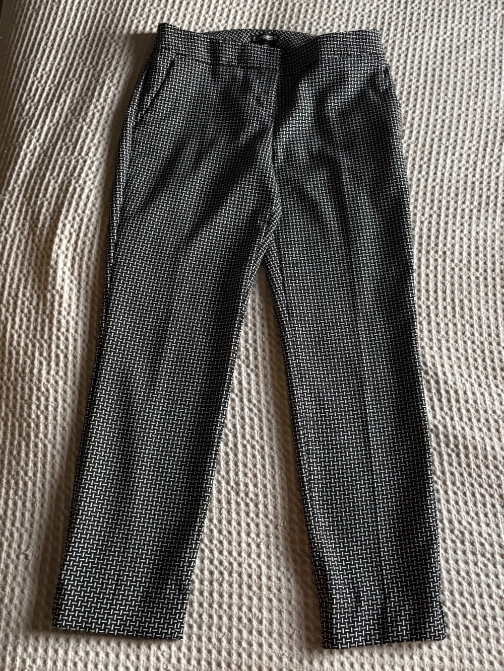 Express Columnist Pant Size 0 Black Slim Fit Pant with White Pattern